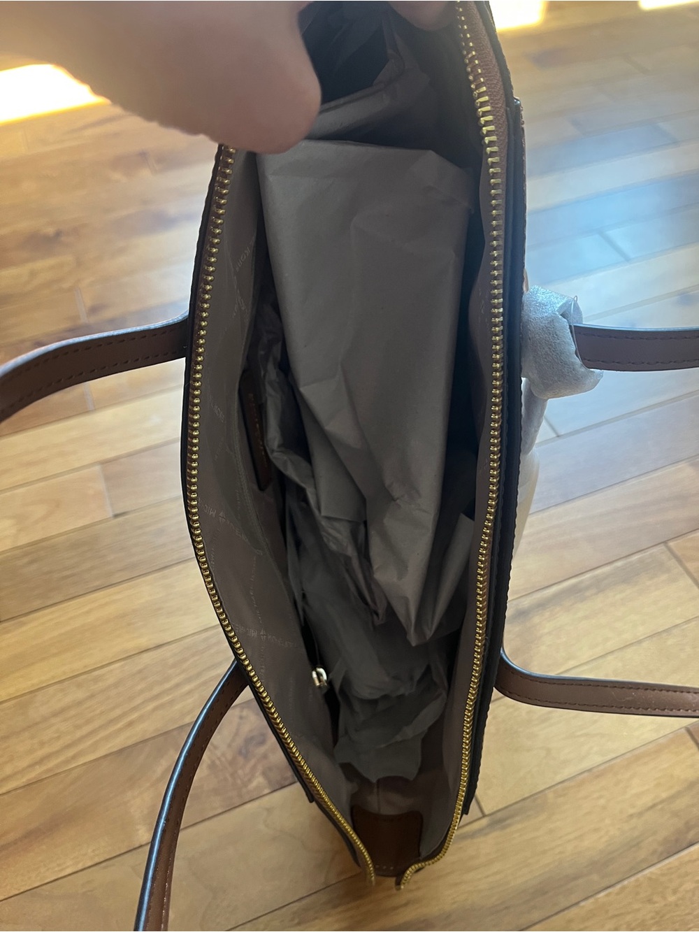 Michael Kors Marilyn Shoulder Bag - Picture 5 of 10